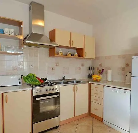 بيت للعطل House Ratko 1260 *